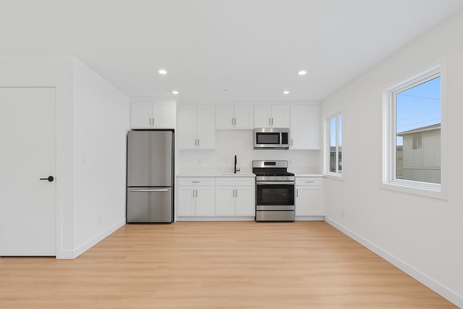 10914 Columbus Ave, Unit 1 in Mission Hills, CA - Foto de edificio - Building Photo