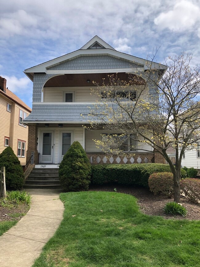 15625 Delaware Ave, Unit 3rd Floor in Lakewood, OH - Building Photo - Building Photo