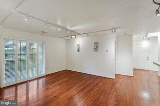 2237 Lovedale Ln in Reston, VA - Building Photo - Building Photo