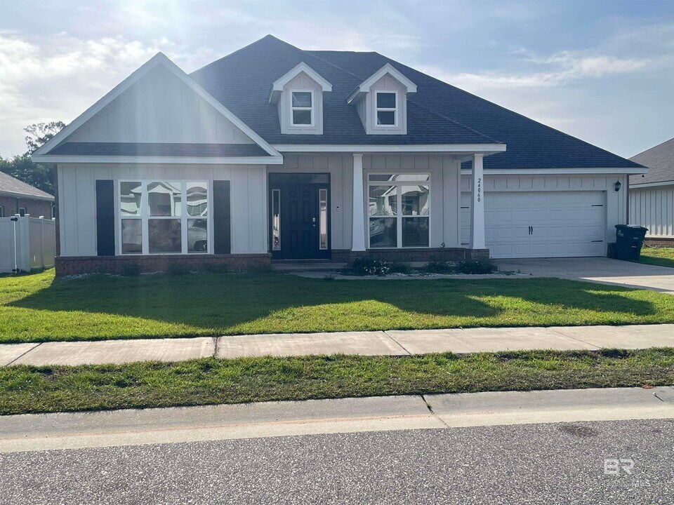 24060 Affirmed Ave. in Daphne, AL - Building Photo