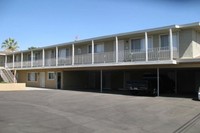 2501 Bishop Dr in Bakersfield, CA - Foto de edificio - Building Photo