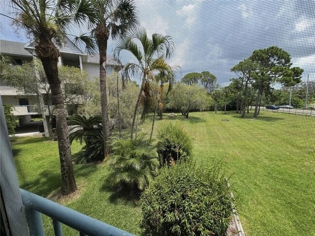 5557 Sea Forest Dr, Unit 118 in New Port Richey, FL - Building Photo - Building Photo