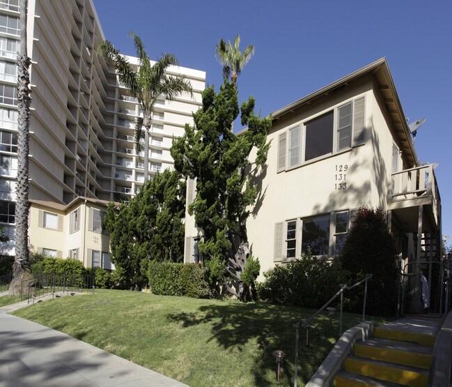 123-133 San Vicente Blvd in Santa Monica, CA - Building Photo - Building Photo