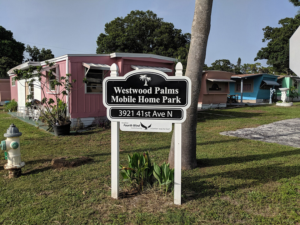 3921 41st Ave N in St. Petersburg, FL - Foto de edificio