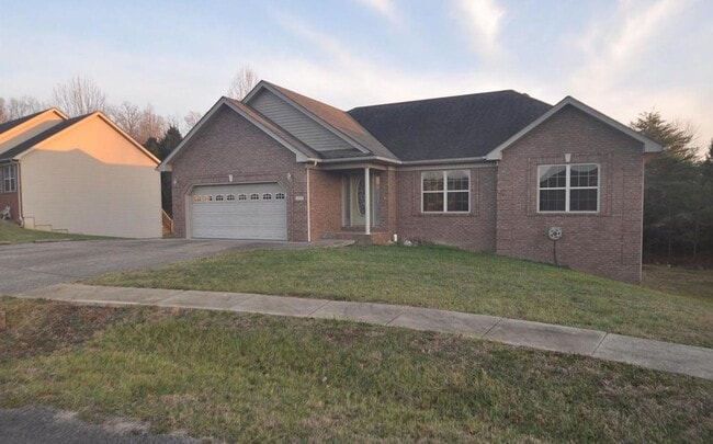 105 Amy Ct in Radcliff, KY - Building Photo - Building Photo