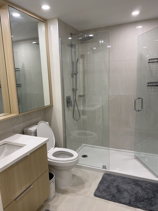 13318 104 Av in Surrey, BC - Building Photo