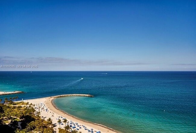 10225 Collins Ave, Unit 1703 in Bal Harbour, FL - Foto de edificio - Building Photo