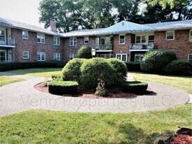 9/11/13-13 Village Dr in Delmar, NY - Building Photo