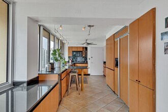 1 E Schiller St in Chicago, IL - Building Photo - Building Photo