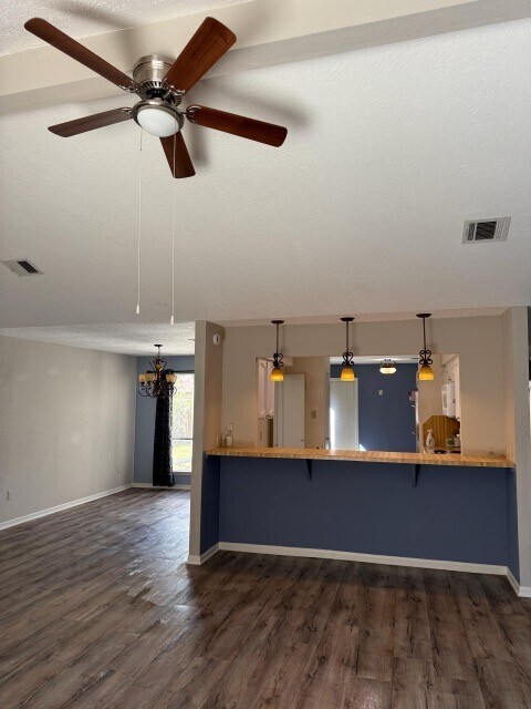 16723 Castle Fraser Dr in Houston, TX - Foto de edificio