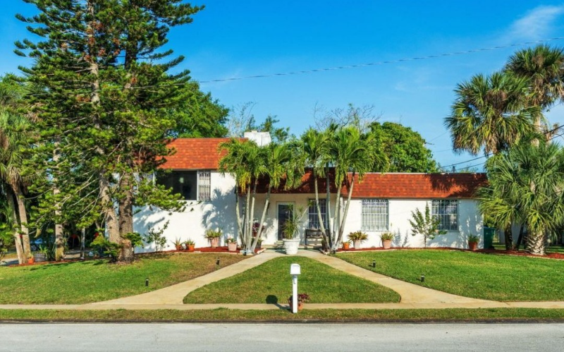 2801 Dorsey Pl in Melbourne, FL - Foto de edificio