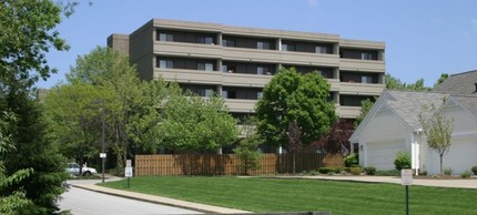 Pinzone Tower Apartments in Cleveland, OH - Building Photo - Building Photo