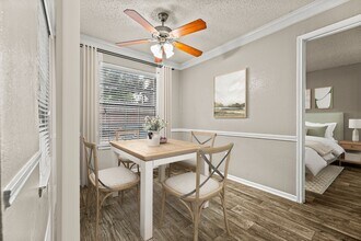 5636 Apartment Homes in Dallas, TX - Foto de edificio - Building Photo