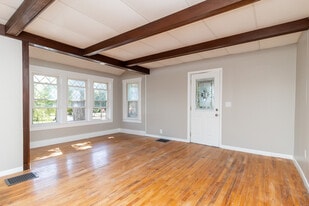 300 N Park St in Bellefontaine, OH - Building Photo