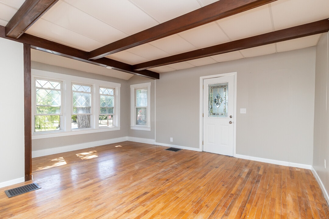 300 N Park St in Bellefontaine, OH - Building Photo