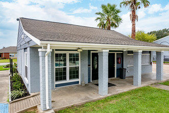 Sienna Villas Apartments in Freeport, TX - Building Photo - Building Photo