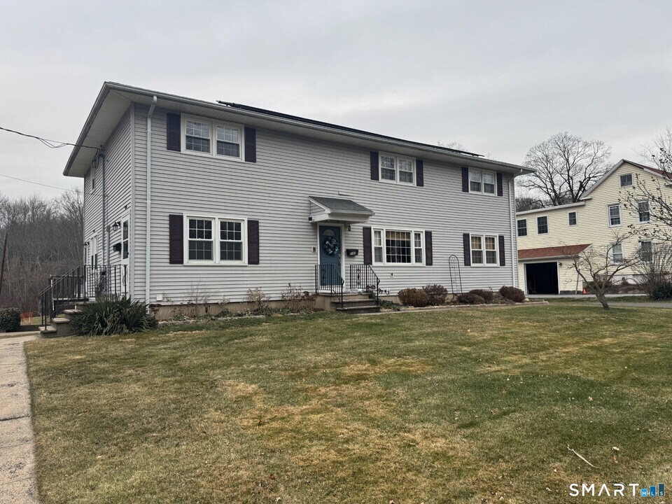 191 Prospect St in Southington, CT - Building Photo