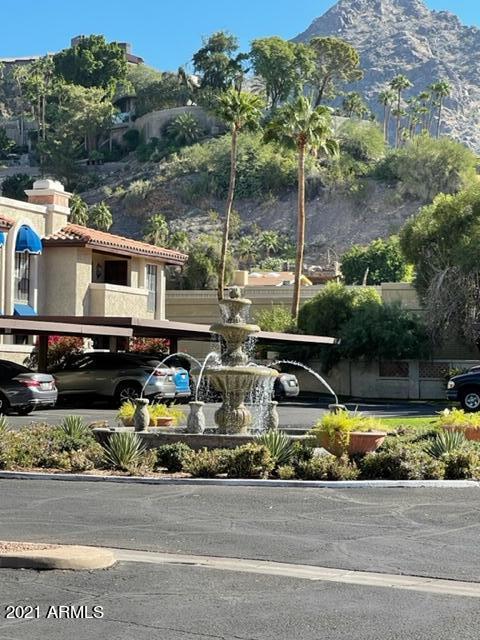 7557 N Dreamy Draw Dr in Phoenix, AZ - Foto de edificio