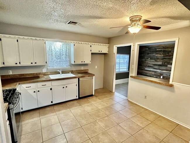 928 Charles Dr in Ada, OK - Building Photo - Building Photo