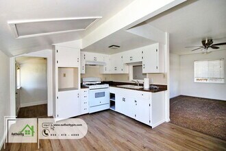 19087 Leaf Ln in Redding, CA - Building Photo - Building Photo