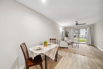 13151 Walden Rd, Unit 175 in Montgomery, TX - Building Photo - Building Photo