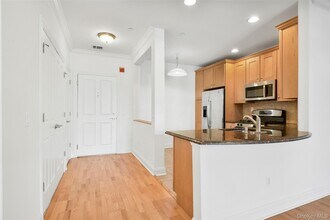 55 1st St in Pelham, NY - Building Photo - Building Photo