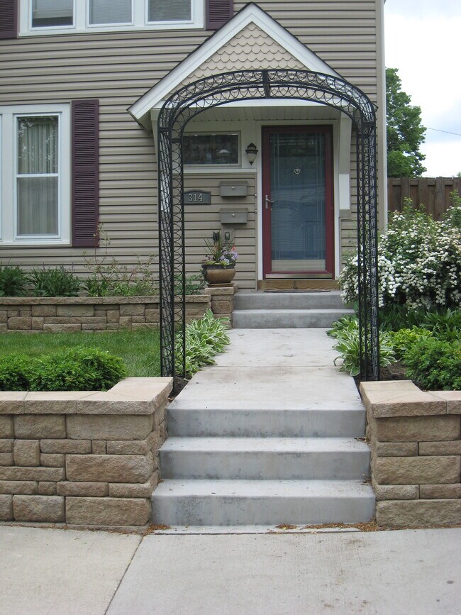 314 3rd Ave SE, Unit 2 in Minneapolis, MN - Building Photo - Building Photo