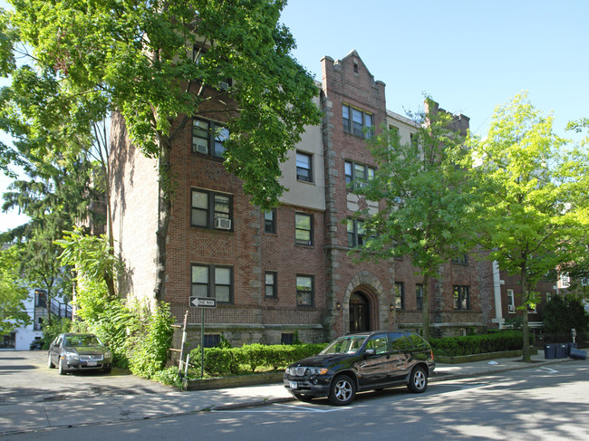 45 Mitchell Pl in White Plains, NY - Foto de edificio - Building Photo