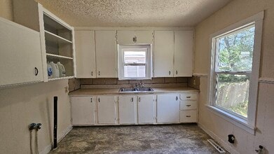 1015 N Tenth St in Salina, KS - Building Photo - Building Photo
