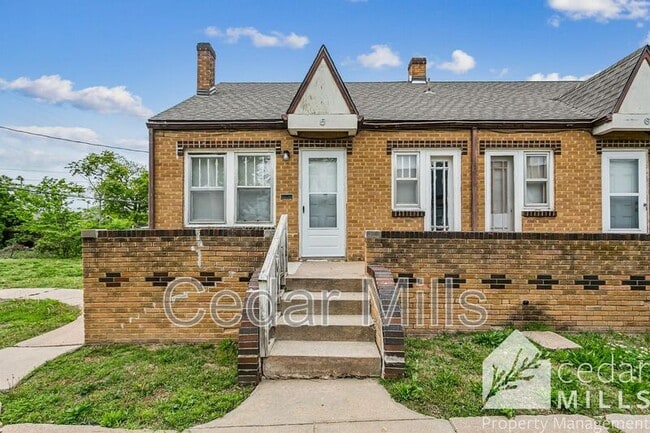 property at 405 N Hillside St