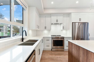 45000-45000 Campus Dr in Chilliwack, BC - Building Photo - Building Photo
