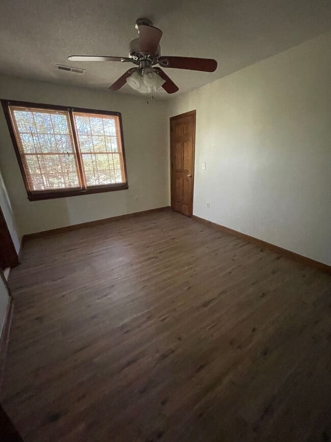 property at 905 N Main St