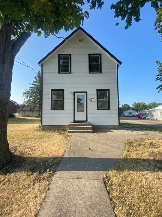 24 E Birch St in St. Joseph, MN - Building Photo