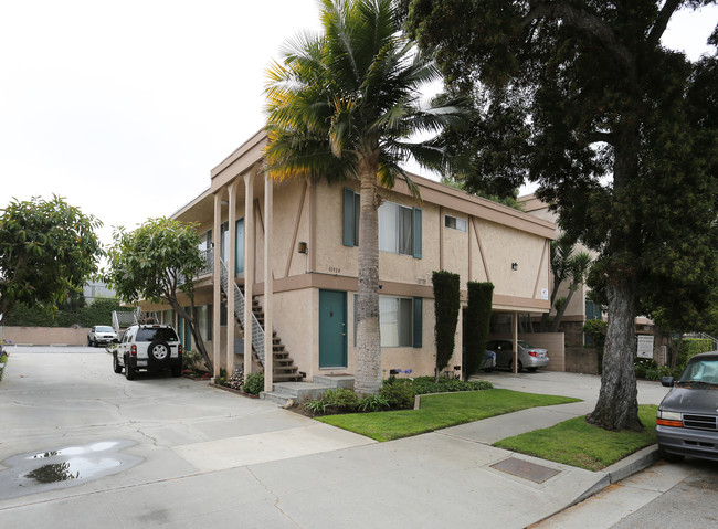 11924 Courtleigh Dr in Los Angeles, CA - Building Photo - Building Photo