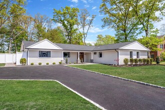 1335 Stony Brook Rd in Stony Brook, NY - Building Photo - Building Photo