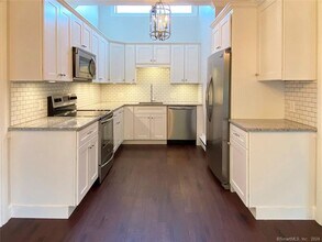 311 Heritage Vlg in Southbury, CT - Building Photo - Building Photo