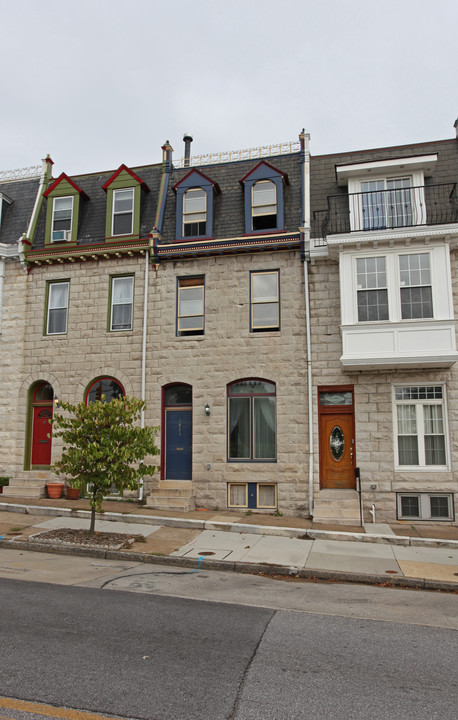 301 E 33rd St in Baltimore, MD - Building Photo