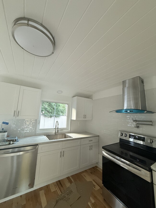 24 Milford St in Amherst, NH - Building Photo - Building Photo