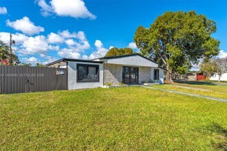 20000 Eagle Nest Rd in Cutler Bay, FL - Building Photo - Building Photo