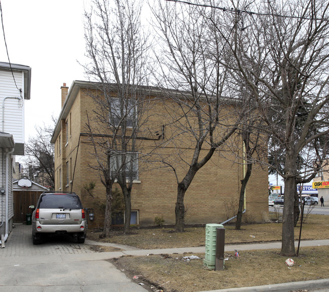 1910 Lawrence Ave W in Toronto, ON - Building Photo - Building Photo