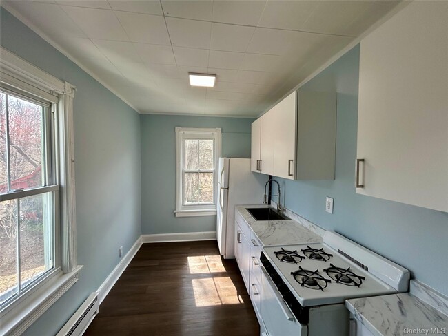 206-208-208 W Main St