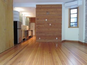 198 W 10th St in New York, NY - Building Photo