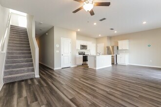 936 Kelly Fern Lp in Ruskin, FL - Building Photo - Building Photo