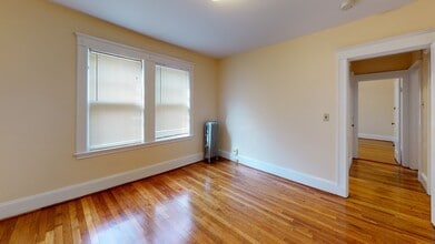 21 Frawley St, Unit 1 in Boston, MA - Foto de edificio - Building Photo