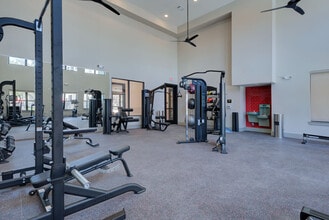 Lumen Residences in San Antonio, TX - Foto de edificio - Building Photo