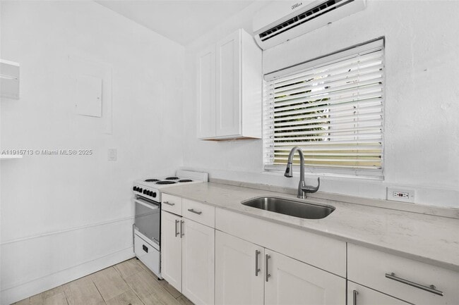 property at 2822 Pine Tree Dr