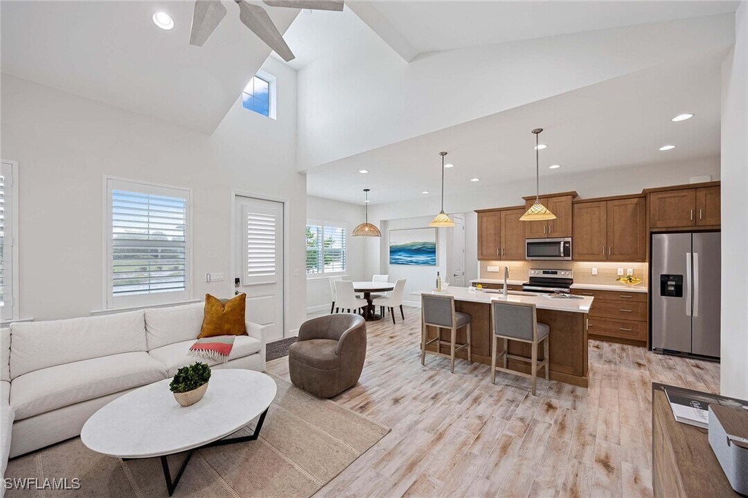 7018 Saona CT in Naples, FL - Building Photo