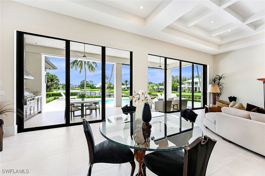 4646 Crayton Rd in Naples, FL - Building Photo
