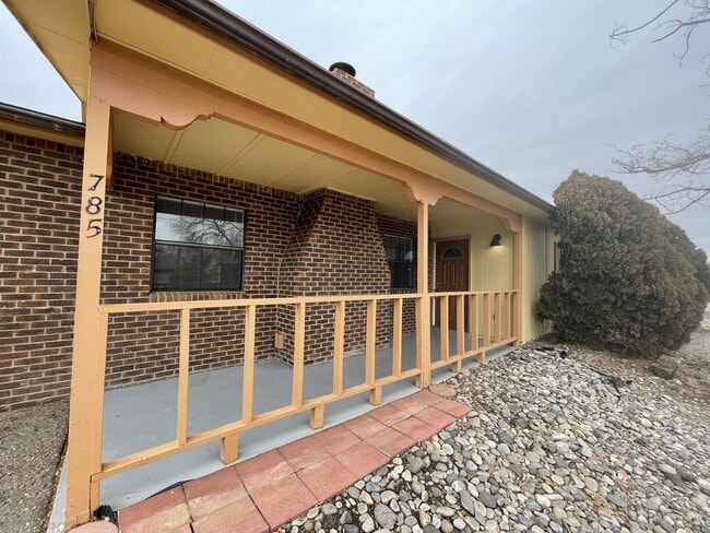 785 Hydra Rd SE in Rio Rancho, NM - Foto de edificio - Building Photo