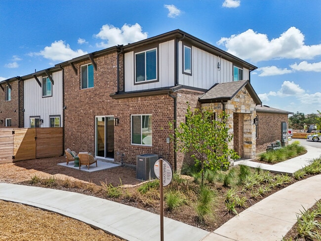 BB Living Sweetwater Crossing in Briarcliff, TX - Building Photo - Building Photo
